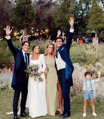 En 2006 presentó en barcelona la primera colección de su firma. Todos Los Vestidos De Invitada De La Boda De Maria G De Jaime