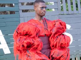 Disco fashion emerged, featuring bright patterns and tightly fitting clothing . Fvpswilxdajpdm