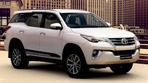 Pasăre marină de mărimea unui porumbel, cu nările situate la capătul unor tuburi cornoase de pe cioc, care trăieşte în jurul mării mediterane (puffinus puffinus). Bs6 Toyota Fortuner Innova Crysta Complete Price List