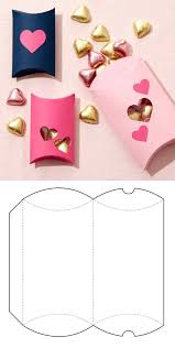 Cajita de cartón cartulina idea para cumpleaños, regalos. Almohadita Con Corazones Hacer Cajas De Regalo Manualidades Cajas De Cartulina