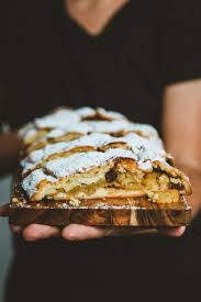 Eine Reise Nach Sudtirol Auf Der Suche Nach Dem Perfekten Apfelstrudel Rezept Apfelstrudel Rezept Rezepte Apfelstrudel