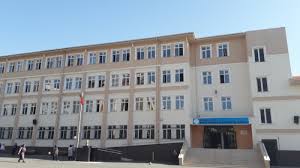 Koronavirüs salgını sebebiyle uzaktan eğitime devam eden öğrenciler okulların ne zaman açılacağını araştırıyor. Pjxn1j4t4swgom