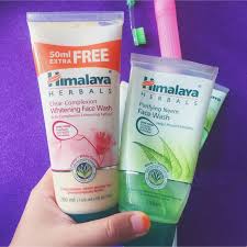 Di artikel maklonkosmetika, akan memperkenalkan manfaat scrub muka untuk pria dan memberikan tips terbaik bagaimana cara memilih produk pencuci muka yang aman untuk digunakan. Pencuci Muka Himalaya Untuk Kulit Berminyak Dan Berjerawat Berbagai Peruntukan