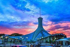 Catedral Metropolitana De Barquisimeto Y Los Espectaculares Crepusculos Credito Arquitectura Barquisimetana Eiffel Tower Tower Landmarks