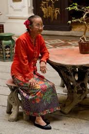 Video ini mengenai kebaya nyonya melaka agar generasi masa depan dapat terus merasai keunikan budaya yang ada di. The Peranakan Culture In Penang Expatgo