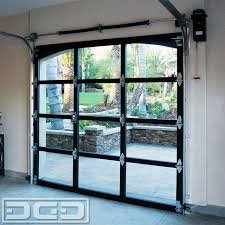 Full View Garagentore Aus Glas Und Metall Fur Eine Spanische Residenz In La Habra Heights Aus Metal Garage Doors Glass Garage Door Cost Glass Garage Door