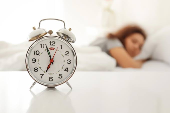 Forget 8 Hours – Scientists Discover Ideal Amount of Sleep in Middle and  Old Age