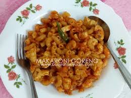 Buat sesetengah ibu yang dah buntu nak masak pa untuk anak pun boleh cuba resepi ni untuk pelbagaikan menu. Resepi Makaroni Goreng Sedap