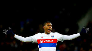 Lateral esquerda do cruzeiro passa por. Revelado Pelo Santos E Com Uma Decada No Futebol Europeu Zagueiro Do Lyon Marcelo Descarta Retorno Ao Brasil