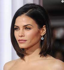 La mèche « balayée » sur l'œil permet d'obtenir un look très. Jenna Dewan A Choisit La Coiffure Parfaite Pour Encadrer Son Visage Avec Ses Cheveux Fins On Valide Ce Carre Glamour Tres Seduisant Terrafemina