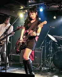 Ayu ratna garasi band vokalist always make up like japanesse style. Dulu Rocker Banget Intip Gaya Eks Vokalis Garasi Aiu Sekarang Matamata Com