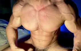 Huge muscle boy - video 3 - ThisVid.com