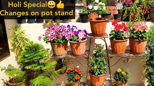 So we've talked a bit about plant stands on their own, but you must be curious about picking the right pot for the stand, which is this plant stand gives the impression of motion through its design similar to wheels. New Plants Arrangement On Pot Stand Flower Pot Stand Design Ideas à¤¹ à¤² à¤• à¤° à¤— à¤« à¤² à¤• à¤¸ à¤— Youtube