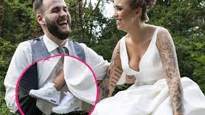 Sher, 2009'dan 2018'e kadar abc komedi dizisi the middle'da ilginç ama iyimser bir genç olan sue heck'i canlandırdı. Hochzeit Auf Ersten Blick Jessica Heiratet In Turnschuhen Promiflash De