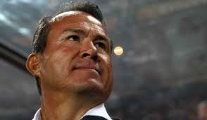 Efraín Flores entiende la renuncia de Espinoza: “los técnicos quieren  dirigir en primera”