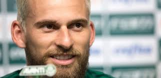 Lucas lima e a busca por contratações em times profissionais. 13 Vezes Em Que Lucas Lima Esquentou A Rivalidade Entre Palmeiras E Santos Uol Esporte