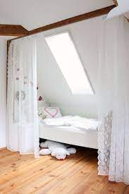 Baldachine abschirmung elektrosmog baubiologie vitashield. Bett Unter Der Dachschrage Mit Vorhang Leicht Abzutrennen Zimmer Zimmer Madchen Kinder Zimmer