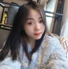 Pong Teng updated her profile picture.