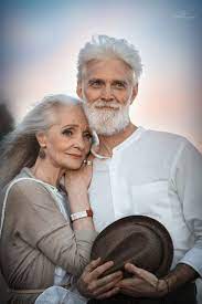 Russian Photographer Captures Beautiful Elderly Couple To Show That Love Transcends Time Older Couple Photography Old Couple Photography Older Couple Poses