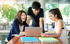 Ujian tertulis dilakukan pada tengah semester dan akhir semester, sedangkan penilaian berupa penulisan karangan, pekerjaan rumah, partisipasi dalam kuliah disesuaikan dengan waktu yang tersedia. Ini Kesibukan Mahasiswa Berdasarkan Semester Kamu Yang Mana Profesi Online