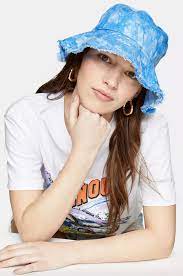 It marks the start of maturity, and this unique day should be honored appropriately. 18th Birthday Gift Ideas 2021 What To Buy An 18 Year Old