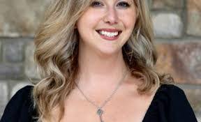 Katie Collett's Instagram, Twitter & Facebook