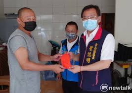 台灣被中國卡住買不到疫苗， 加上01五毛又一直帶風向要去中國打疫苗， 搞的中國從病毒散播者變成救世主， 中國統戰變的名正言順。 rembo464 wrote: Vveewd9pv0fbom