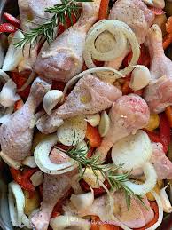 Pilons De Poulet Au Four Aux Grenailles Et Poivrons Les Delices De Mimm En 2020 Poulet Au Four Pilon De Poulet Recette De Diner