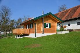 Gesundes raumklima und wohliges wohnen im blockhaus von rundholz aus voitsberg. Blockhaus Aus Rundholz Und Zylindrisch Gefrasten Baumstammen