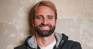 • già 7000 anni fa il nuoto era considerato uno sport completo e salutare, favorendo il benessere fisico e psicologico. Massimiliano Rosolino Avete Mai Visto La Mamma Si Somigliano Molto Solonotizie24