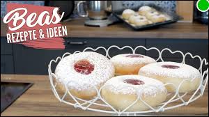 Kuchen rezepte berliner rezepte rezept fur fettgebackene berliner pfannkuchen krapfen kreppel berliner ballen werden sie auch ge in 2020 food hamburger bun fruit. Fluffig Weiche Berliner Pfannkuchen Aus Dem Backofen Rezept Youtube