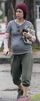 John's hospital and health center in santa monica, california, to harold and barbara abeles. Sara Gilbert Bundles Up Her Pregnancy Bump In Comfy Casual Wear While Running Errands Daily Mail Online
