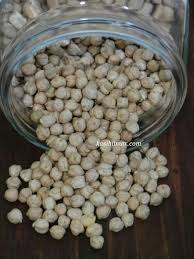 Ia termasuk kacang buah pinggang, kacang pinto, kacang hitam, kacang lima, kacang pis mata hitam, kacang kuda, dan lentil. Kacang Kuda Kasih Ilmar