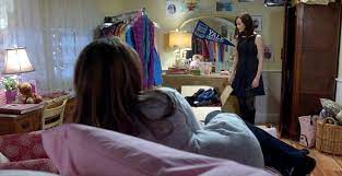 Packages make it easy to complete your bedroom without the headache of shopping for pieces separately. Gilmore Girls Fun Facts And Photos From The Town Of Stars Hollow Gilmore Girls House Gilmore Girls Gilmore Girls Set