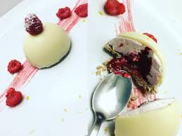 Decouvrez Notre Recette Facile Et Rapide De Dome Chocolat Blanc Mousse Fraise Zestes De Citron Vert Et Coeur Coulant Mousse Fraise Dome Chocolat Chocolat Blanc