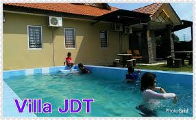Syariz homestay with private pool melaka muslim sahaja rumah teres 1 tingkat ‍ private pool (20ft x 10ft x 4ft) ruang tamu television astro njoi sofa kipas sahaja dapur & ruang makan meja makan 6 kerusi peti ais. Homestays With Swimming Pool In Malaysia C Letsgoholiday My