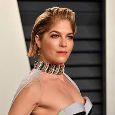Selma Blair dice que le “dijeron que hiciera planes para morir” en un nuevo  documental sobre su batalla contra la EM