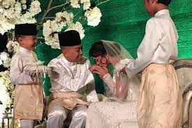 Setelah sekian lama menyulam cinta, akhirnya dengan dua kali lafaz, aktres jelita pujaan ramai nora danish sah bergelar isteri nora pernah mendirikan rumah tangga pada 2006, namun berpisah sekitar dua tahun selepas itu. Nora Danish Nedim Selamat Bernikah Hiburan Mstar