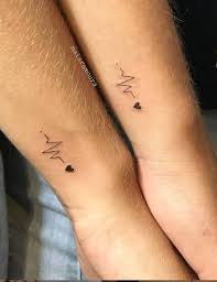 46 Reizende Zusammenpassende Paar Tatowierungs Entwurfe Zum Ihrer Liebe Zu Zeigen In 2020 Paare Tattoo Design Paar Tattoo Tatowierungen Im Partnerlook