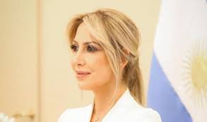 La primera dama, fabiola yañez, fue nuevamente víctima de difamación. La First Lady Argentina Fabiola Yanez Fa Causa A Google Su Di Me Insulti Misogini Globalist