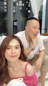 Ngọc trinh bên cạnh bố và mẹ kế. Showbiz 27 5 Ngá»c Trinh Cáº§u Hon VÅ© Kháº¯c Tiá»‡p Hoai Linh Bá»‹ Má»™t Nhan Hang Gá»¡ Bá» Toan Bá»™ Hinh áº£nh Tren Quáº£ng Cao