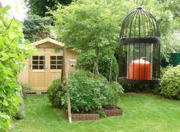 Avant de vous demander comment faire votre jardin, comment tailler un arbre, semer une graine on n'a jamais vraiment fini d'aménager son jardin. Comment Amenager Son Abri De Jardin Blog Conseil Abri Jardin Garage Carport Bons Plans