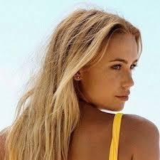 Amber Davis's Instagram, Twitter & Facebook