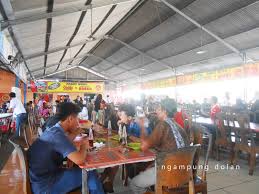 Warung sinjay serves bebek goreng madura only. Bebek Sinjay Bangkalan Madura Ngampung Dolan