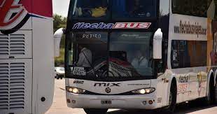 La unión tranviarios automotor (uta) anunció este jueves un paro de colectivos de larga distancia por 72 horas en todo el país a desarrollarse desde las 12 de este viernes y hasta las 12 del lunes bajo los reclamos de deudas y pagos parciales por parte de las distintas empresas del sector además de falta de acuerdo salarial. Dsp3aihcin544m