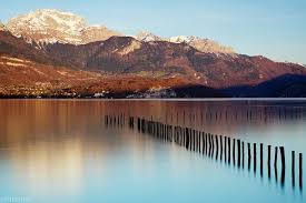 Annecy Lake And Tournette Mountain By A Springtime Afternoon France Haute Savoie Department Lac Annecy Vacances En France Annecy