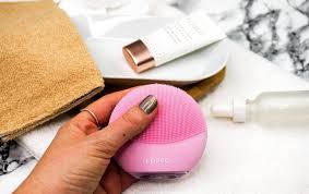 Glide luna mini 3's touchpoints in circular motions over your face until the. Highendlove Foreo Luna Mini 3