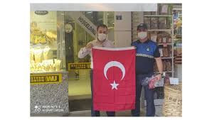 Esnafa Turk Bayragi Dagitildi Bayrak Deve Turkler