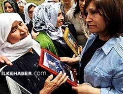 .düzenlenen kermese kemal kılıçdaroğlu'nun eşi selvi kılıçdaroğlu katıldı. Selvi Kilicdaroglu Dilinizi Anlamasamda Acinizi Cok Iyi Anliyorum