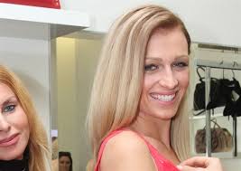 Veronika kašáková (* 1989) je modelka a finalistka české miss 2014. Byla Jsem Darek K Narozeninam Prozradila Dojata Veronika Kasakova Idnes Cz